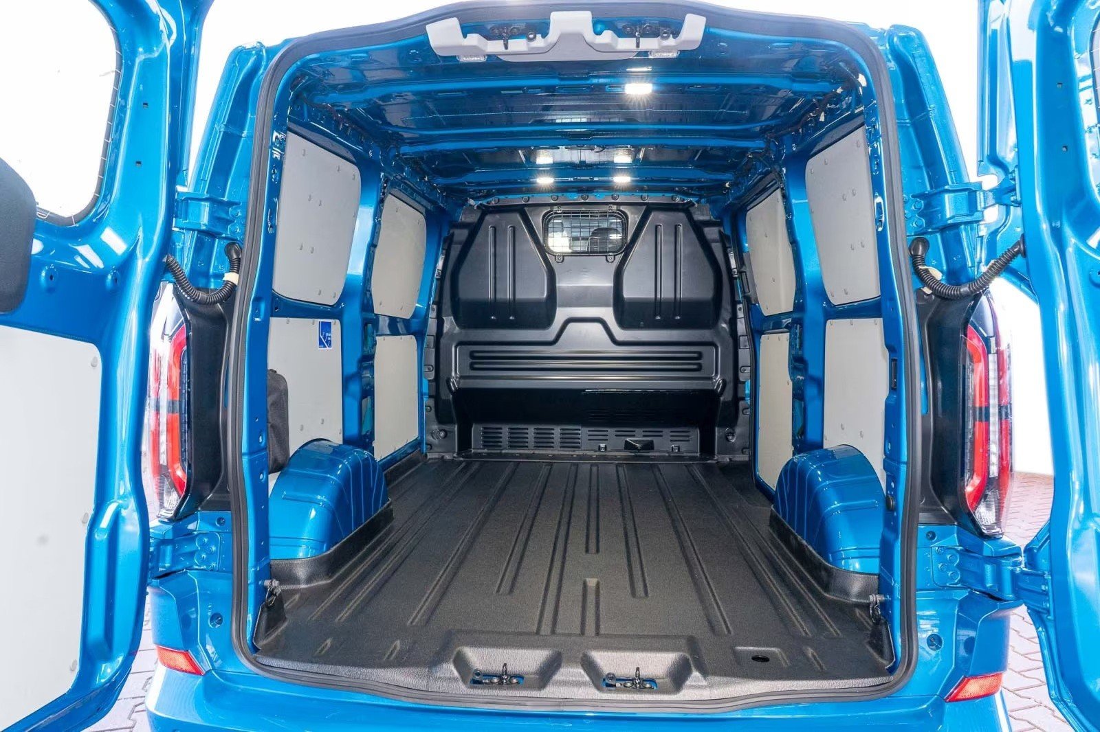 FORD Transit Custom Van 320 L1H1 Sport Automat 4x4, Diesel, Voiture nouvelle, Automatique - 5