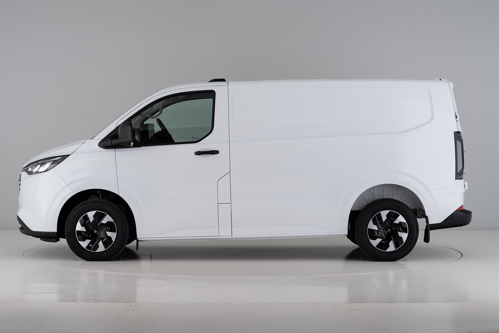 FORD Transit Custom Van 320 L1 2.5 Duratec 233PS Trend PHEV, Plug-in-Hybrid Petrol/Electric, New car, Automatic - 3