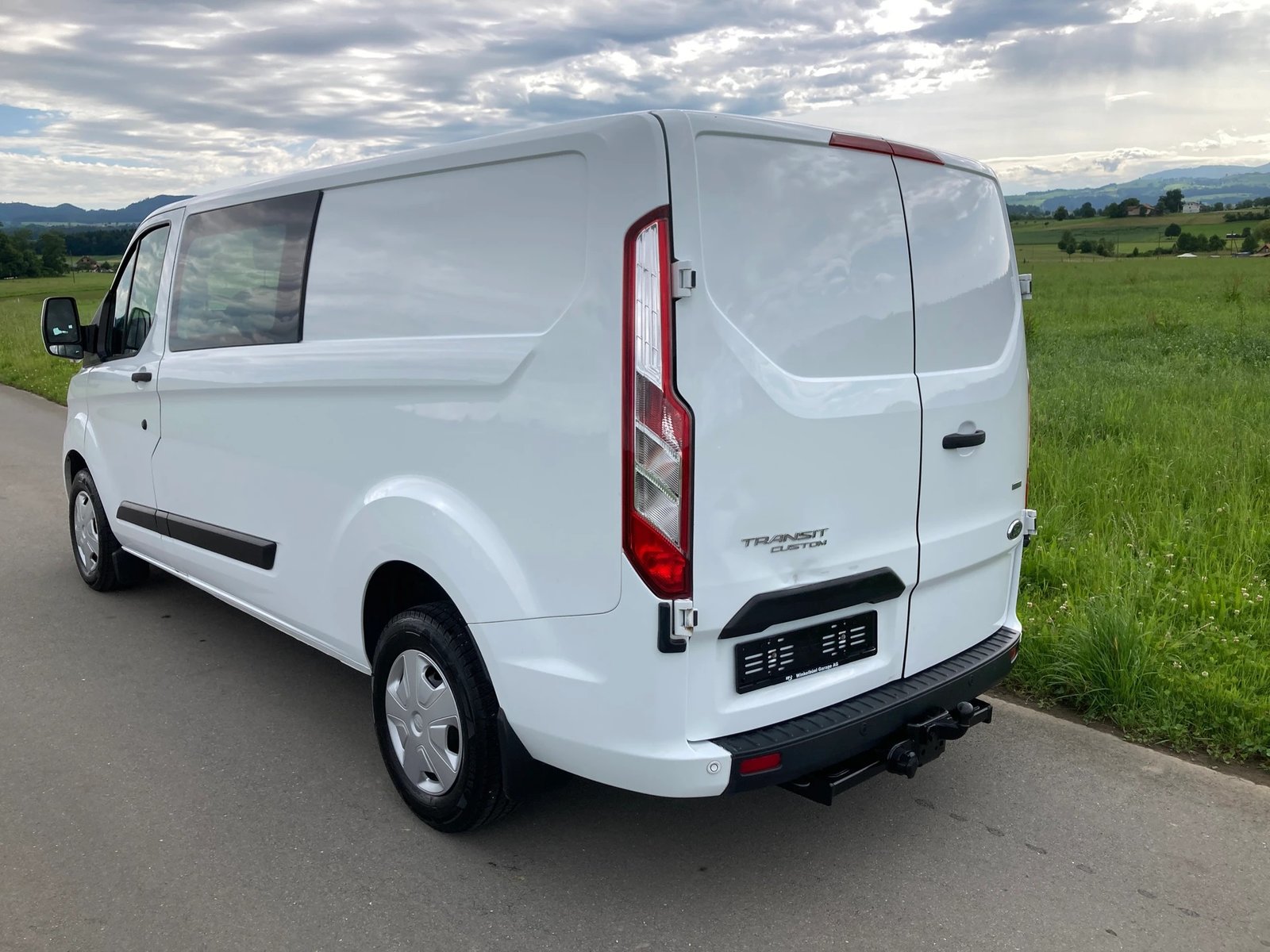 FORD Transit Custom Van 300 L2H1 DK Trend 6 Plätzer mit Anh, Diesel, Second hand / Used, Manual - 4