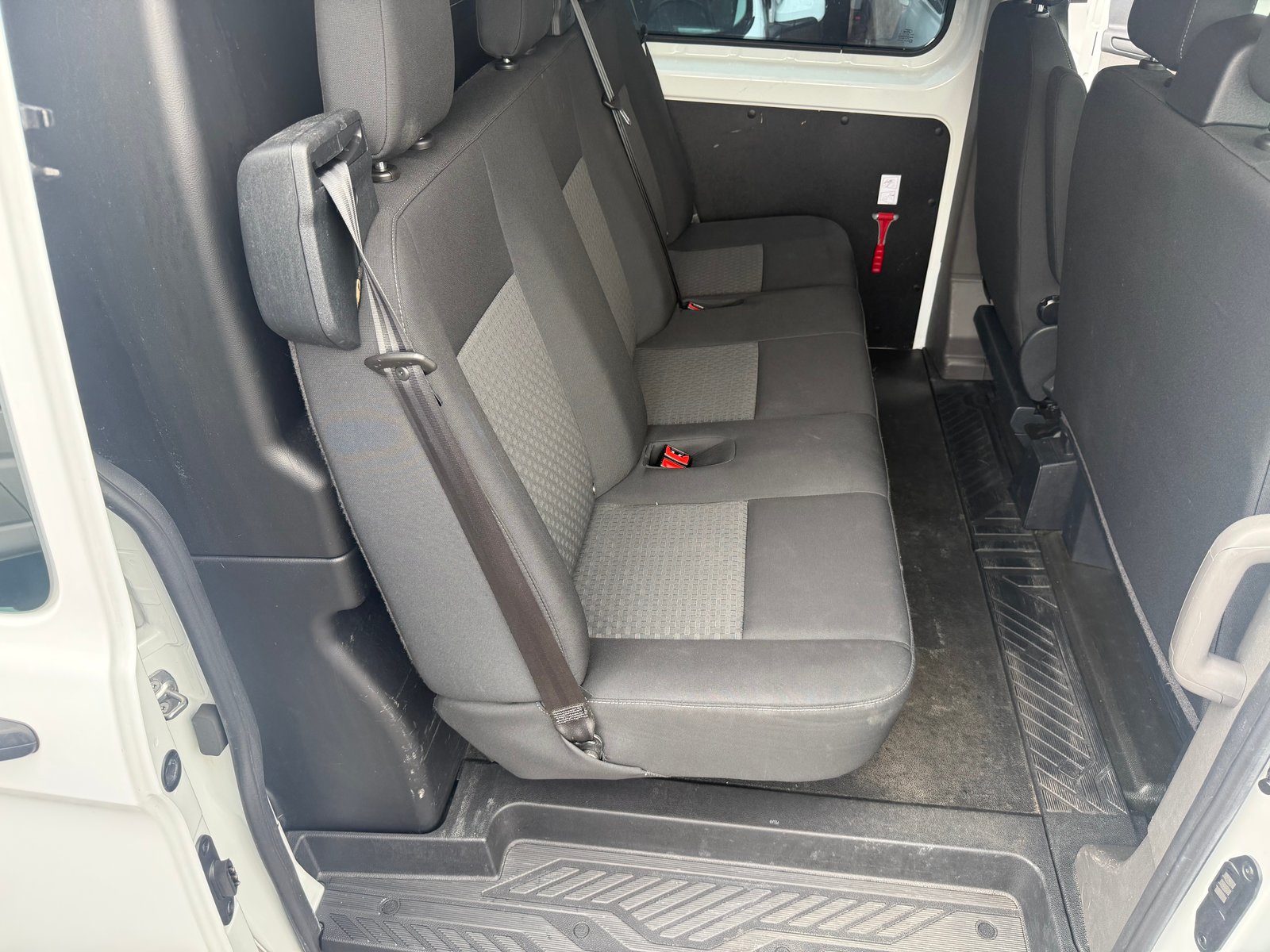 FORD Transit Custom Van 320 L2H1 DK Trend 6 Plätzer, Diesel, Occasion / Gebraucht, Handschaltung - 4
