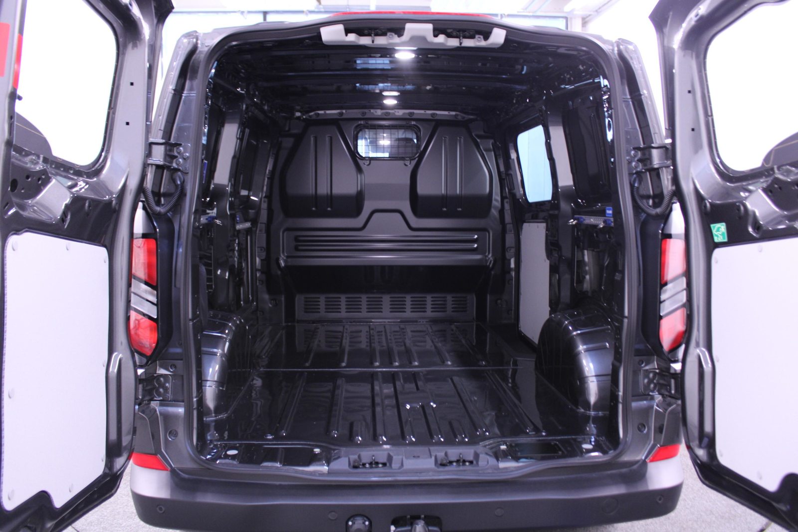 FORD Transit C Van 300 L1 2.0 EcoBlue 136 Trend, Diesel, New car, Automatic - 5