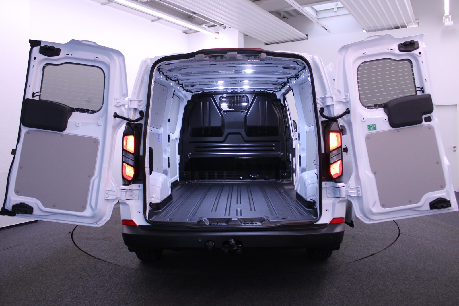 FORD E-Transit C Van 320 L1 Trend, Électrique, Occasion / Utilisé, Automatique - 5