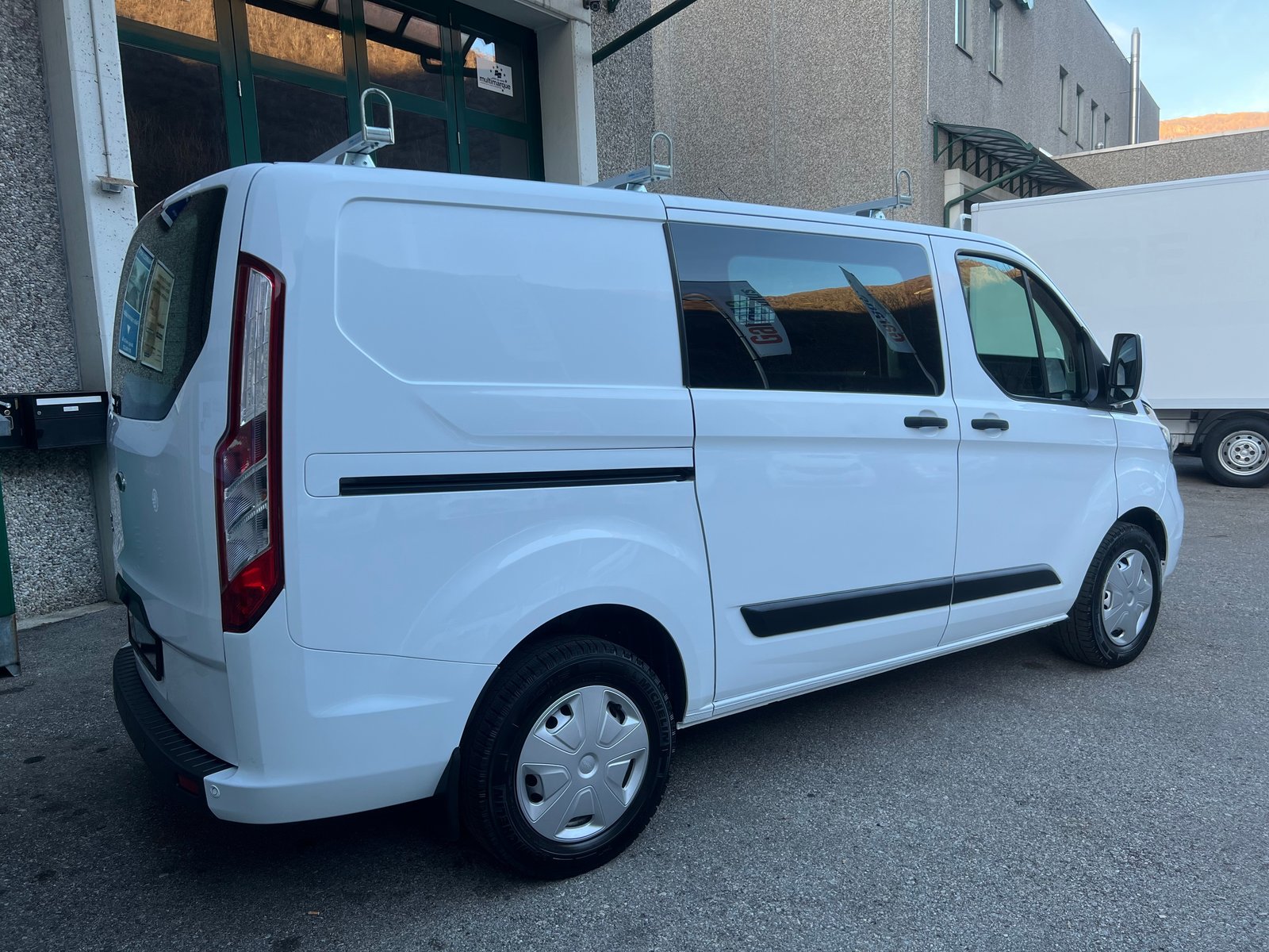 FORD TRANSIT CUSTOM Van 320 L1H1 Ambiente, Diesel, Occasion / Gebraucht, Handschaltung - 4