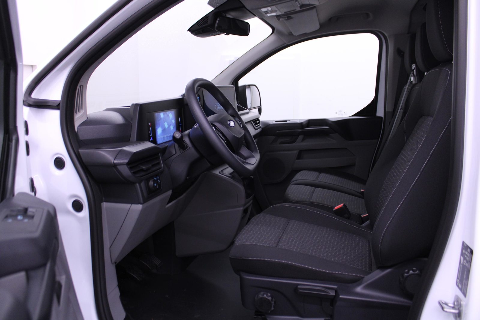FORD Transit C Van 320 L1 2.0 EcoBlue 136 Trend, Diesel, Ex-demonstrator, Automatic - 4