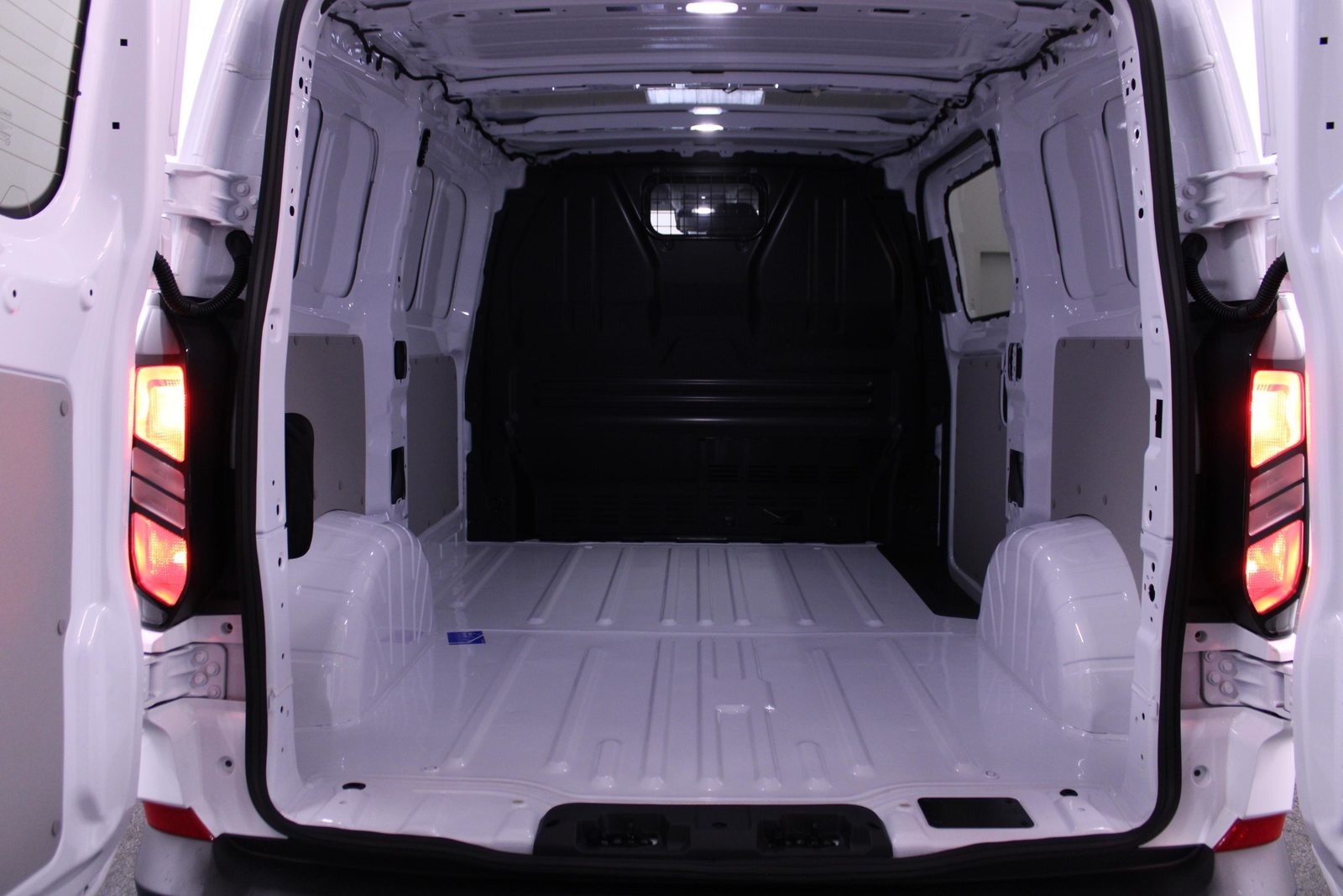 FORD Transit C Van 320 L1 2.0 EcoBlue 136 Trend, Diesel, Ex-demonstrator, Automatic - 6