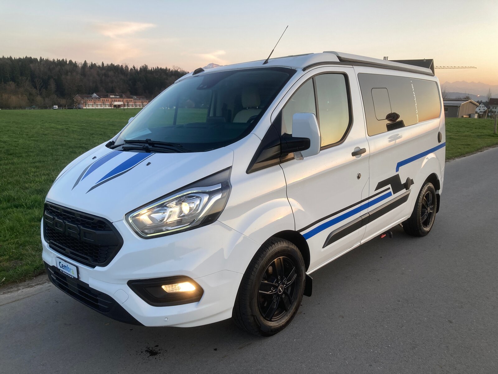 FORD Transit Custom 320 L1H1 Camper A Dreamer Cap Nugget