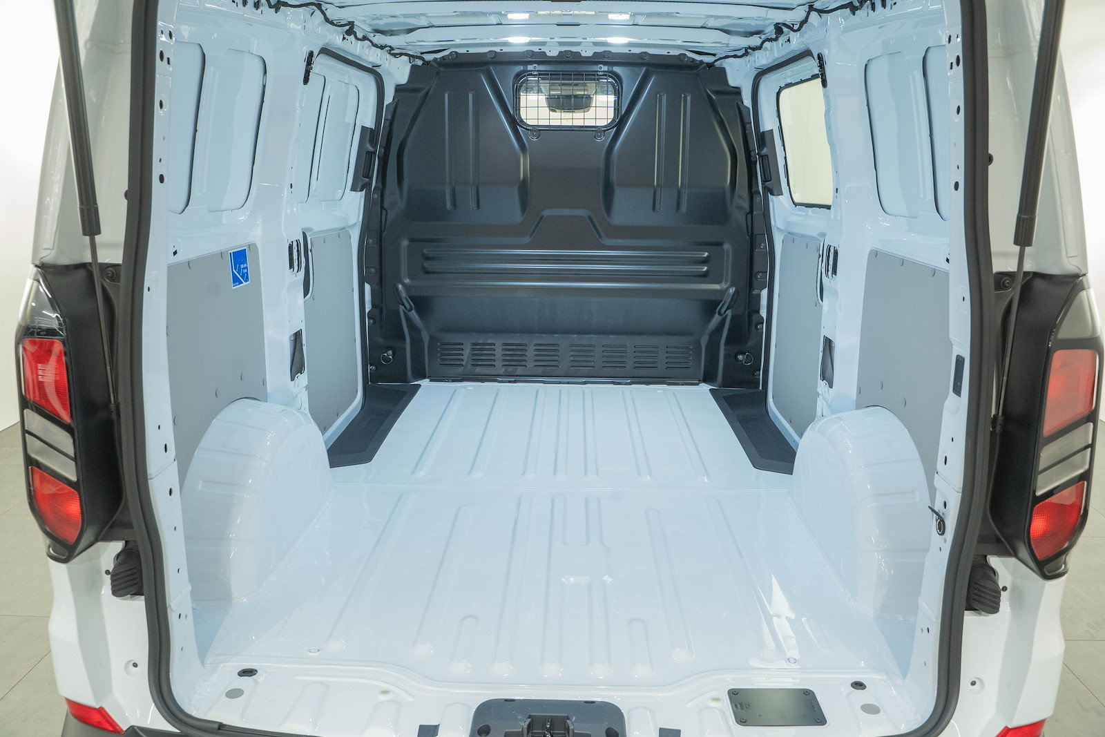 FORD Transit C Van 320 L1 2.0 EcoBlue 170 Trend 4x4, Diesel, Voiture nouvelle, Automatique - 5