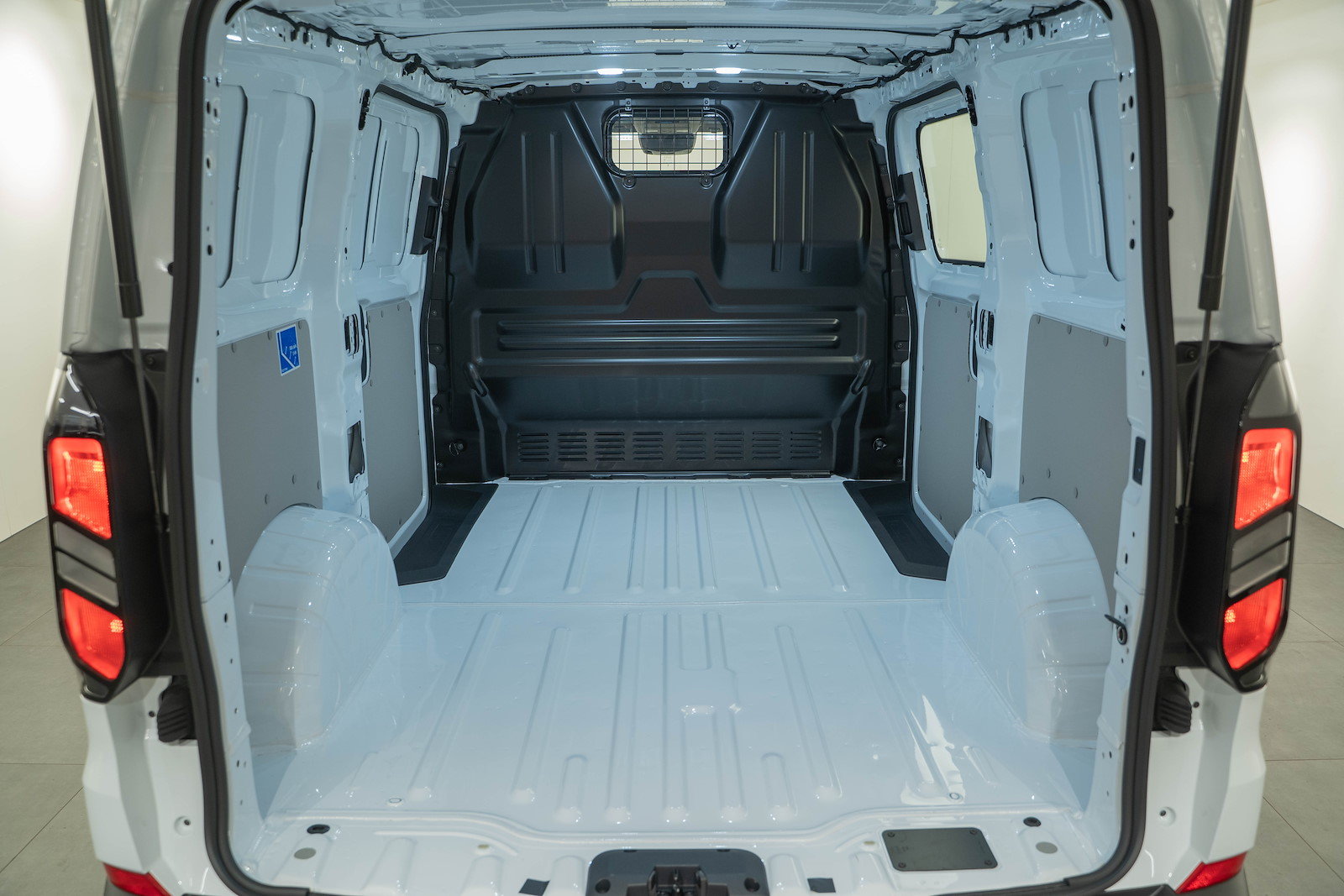 FORD Transit C Van 320 L1 2.0 EcoBlue 170 Trend 4x4, Diesel, New car, Automatic - 5