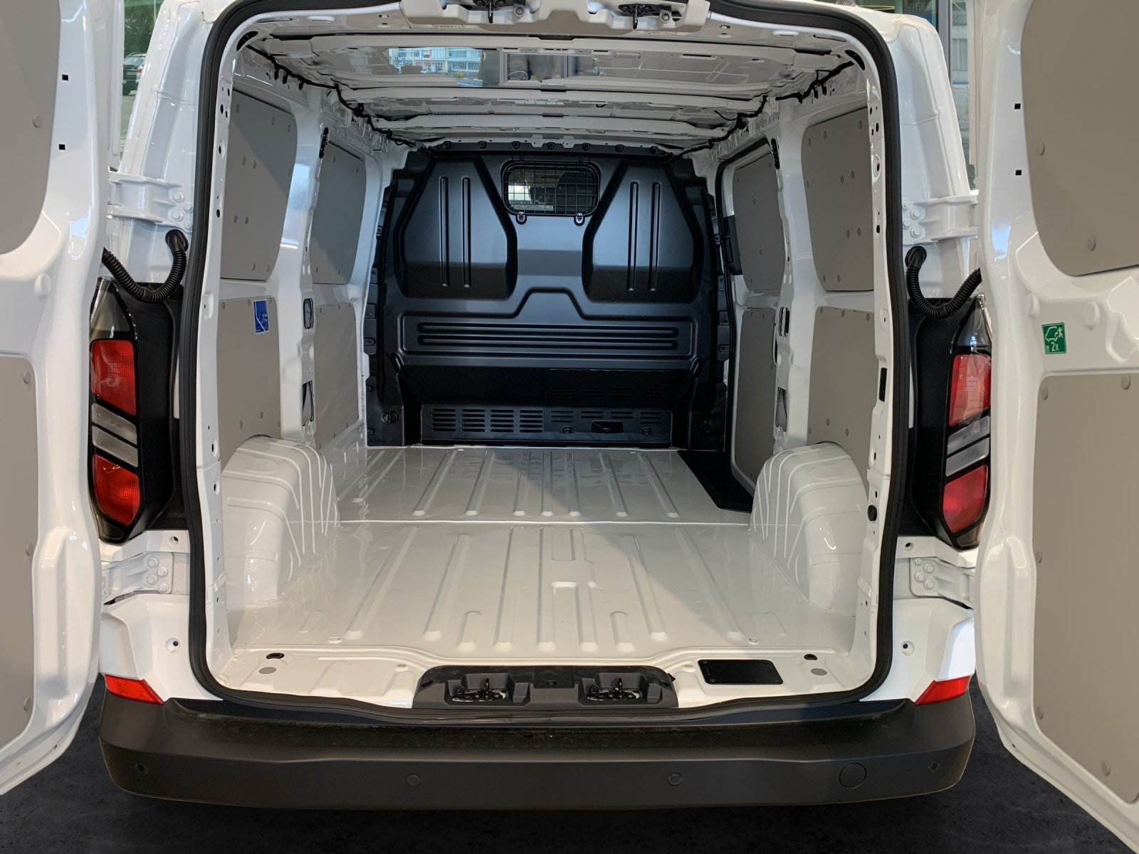 FORD Transit C Van 320 L1 2.5 Duratec 233 Trend PHEV, Hybride Rechargeable Essence/Électricité, Voiture nouvelle, Automatique - 7
