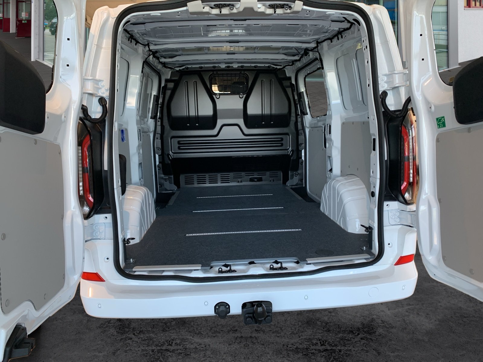 FORD Transit C Van 320 L1 2.0 EcoBlue 136 Limited, Diesel, New car, Automatic - 7