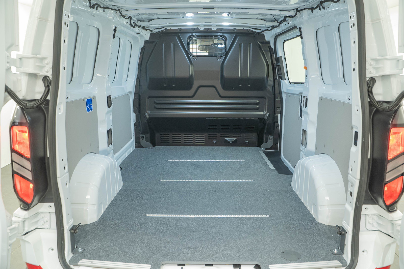 FORD Transit C Van 320 L1 2.0 EcoBlue 136 Trend, Diesel, New car, Manual - 5