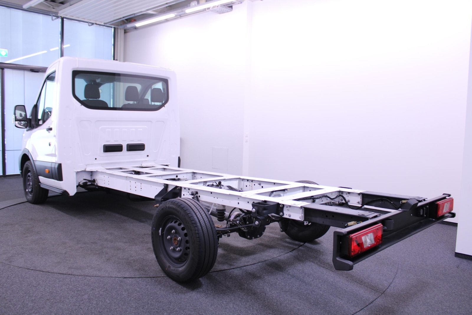 FORD Transit Kab.-Ch. 350 L4 2.0 EcoBlue 170 Trend, Diesel, Neuwagen, Handschaltung - 6