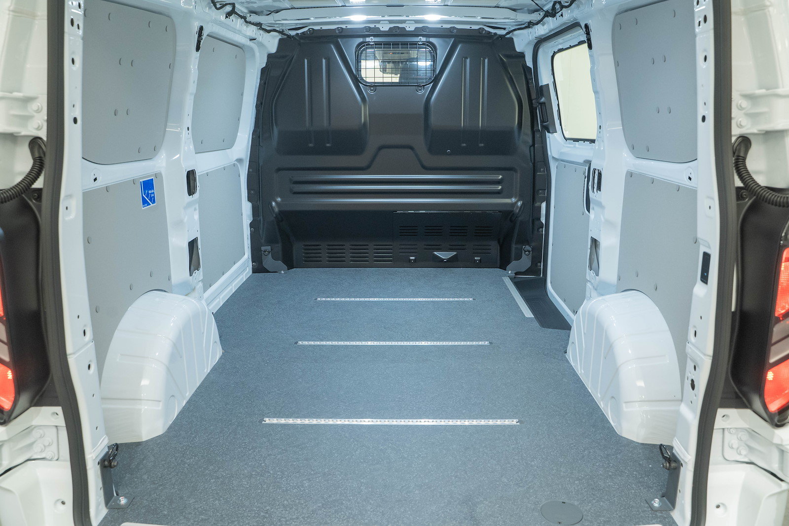 FORD Transit C Van 320 L1 2.5 Duratec 233 Trend PHEV, Hybride Rechargeable Essence/Électricité, Voiture nouvelle, Automatique - 5