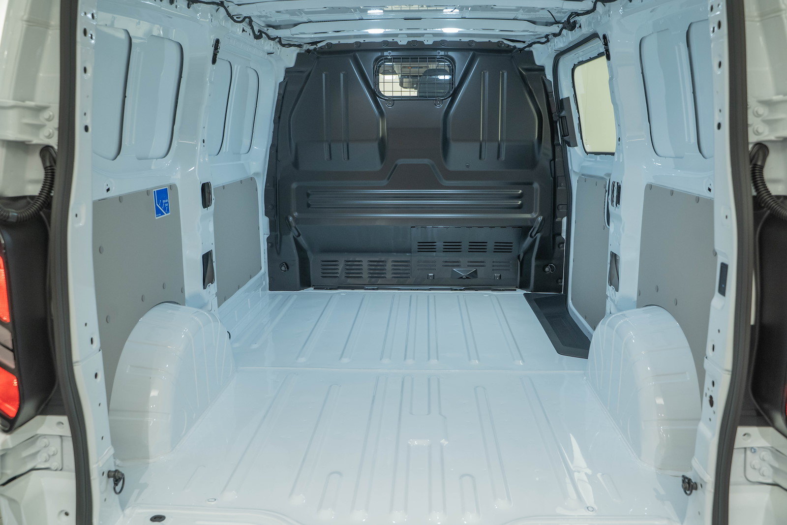 FORD Transit C Van 320 L1 2.0 EcoBlue 136 Trend 4x4, Diesel, Voiture nouvelle, Automatique - 5