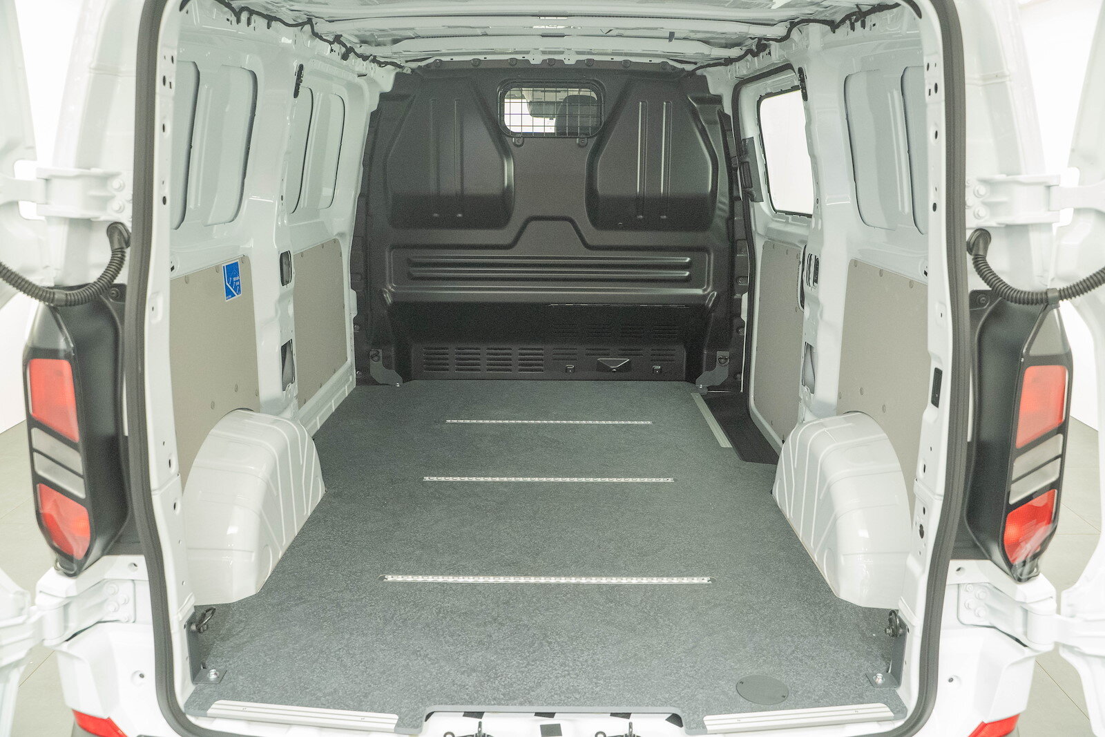 FORD Transit C Van 320 L1 2.0 EcoBlue 136 Trend, Diesel, New car, Manual - 5