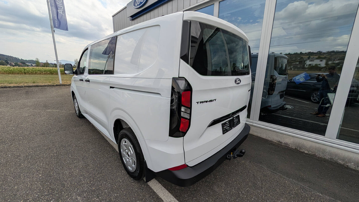FORD Transit C Van 320 L1 2.0 EcoBlue 170 Trend, Diesel, New car, Automatic - 4