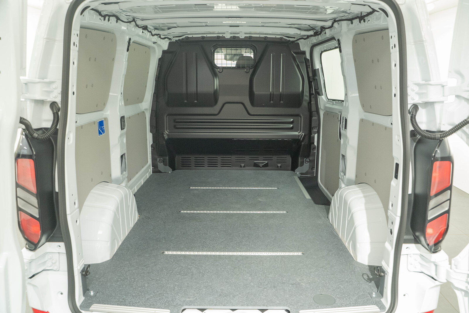 FORD Transit C Van 320 L1 2.5 Duratec 233 Trend PHEV, Hybride Rechargeable Essence/Électricité, Voiture nouvelle, Automatique - 5