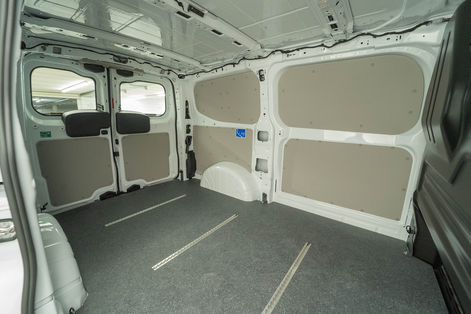 FORD Transit C Van 320 L1 2.5 Duratec 233 Trend PHEV, Hybride Rechargeable Essence/Électricité, Voiture nouvelle, Automatique - 6