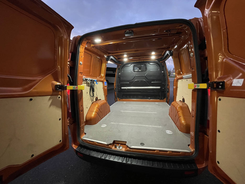 FORD Transit C Van 340 L1 1.0 EcoBoost Trend PHEV, Plug-in-Hybrid Benzin/Elektro, Occasion / Gebraucht, Automatik - 6