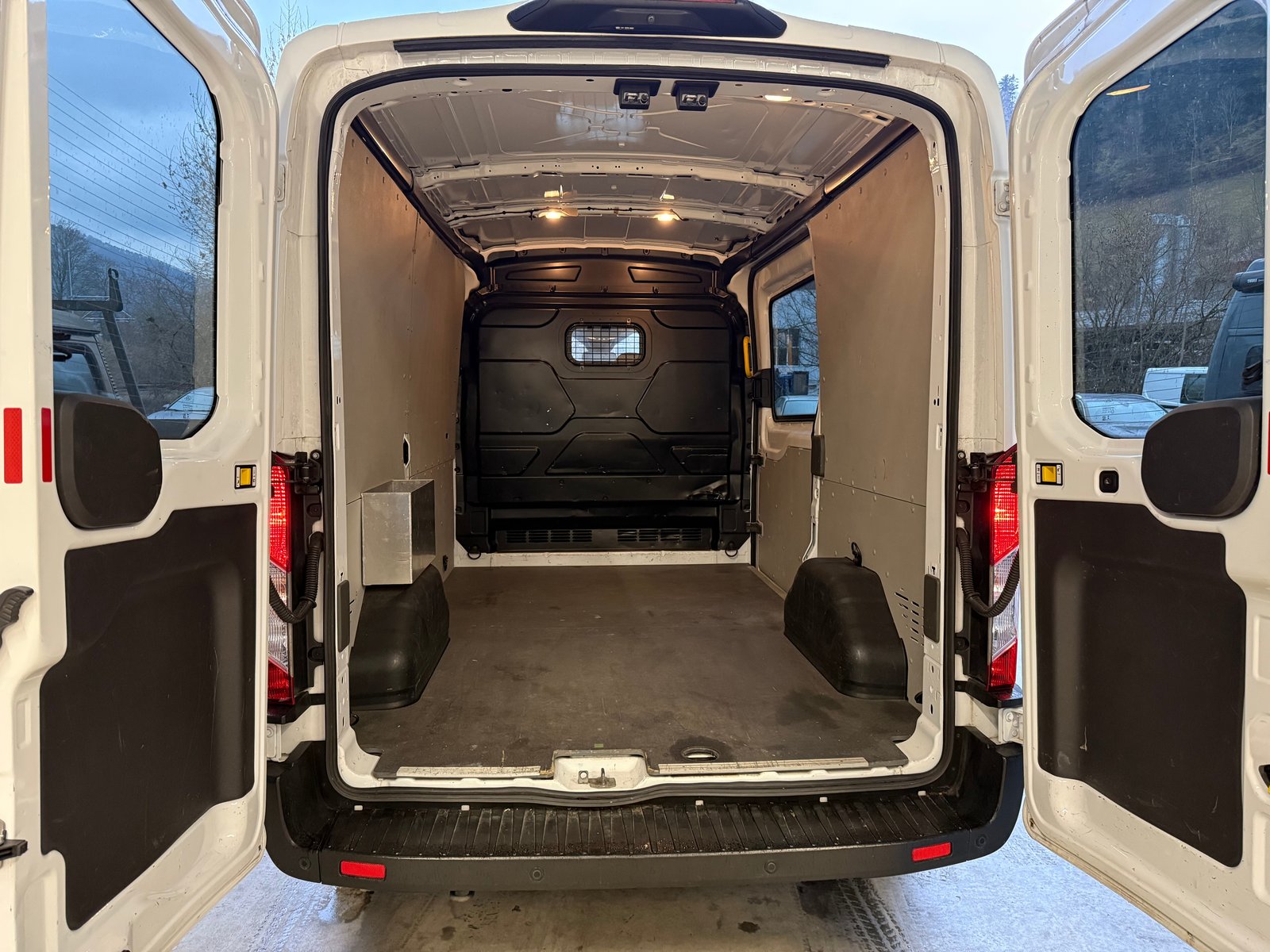 FORD Transit Van 350 L2 Limited 2.0 TDCi 185 FWD, Diesel, Occasion / Utilisé, Manuelle - 3