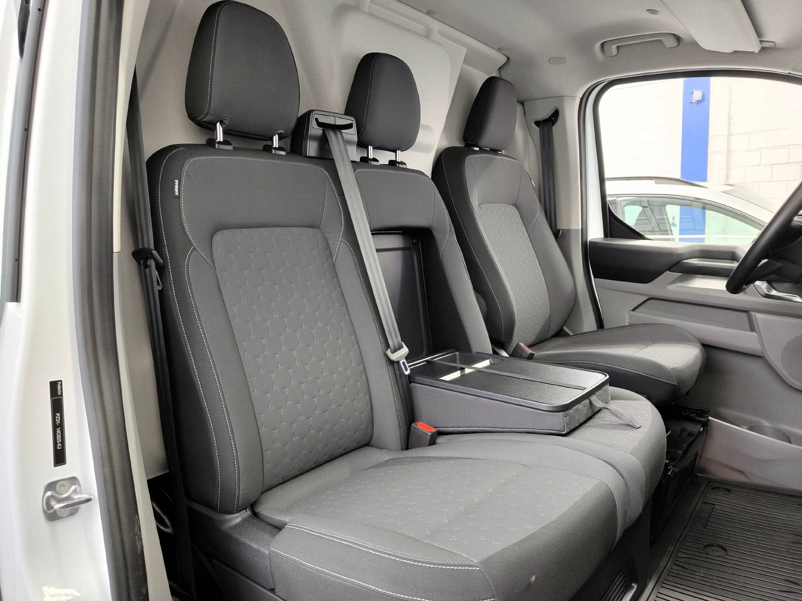 FORD Transit C Van 320 L2H1 2.0 EcoBlue 136 Limited, Diesel, Second hand / Used, Automatic - 7