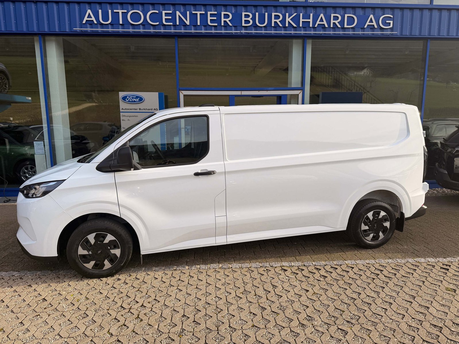 FORD Transit C Van 320 L2 2.5 Duratec 233 Trend PHEV