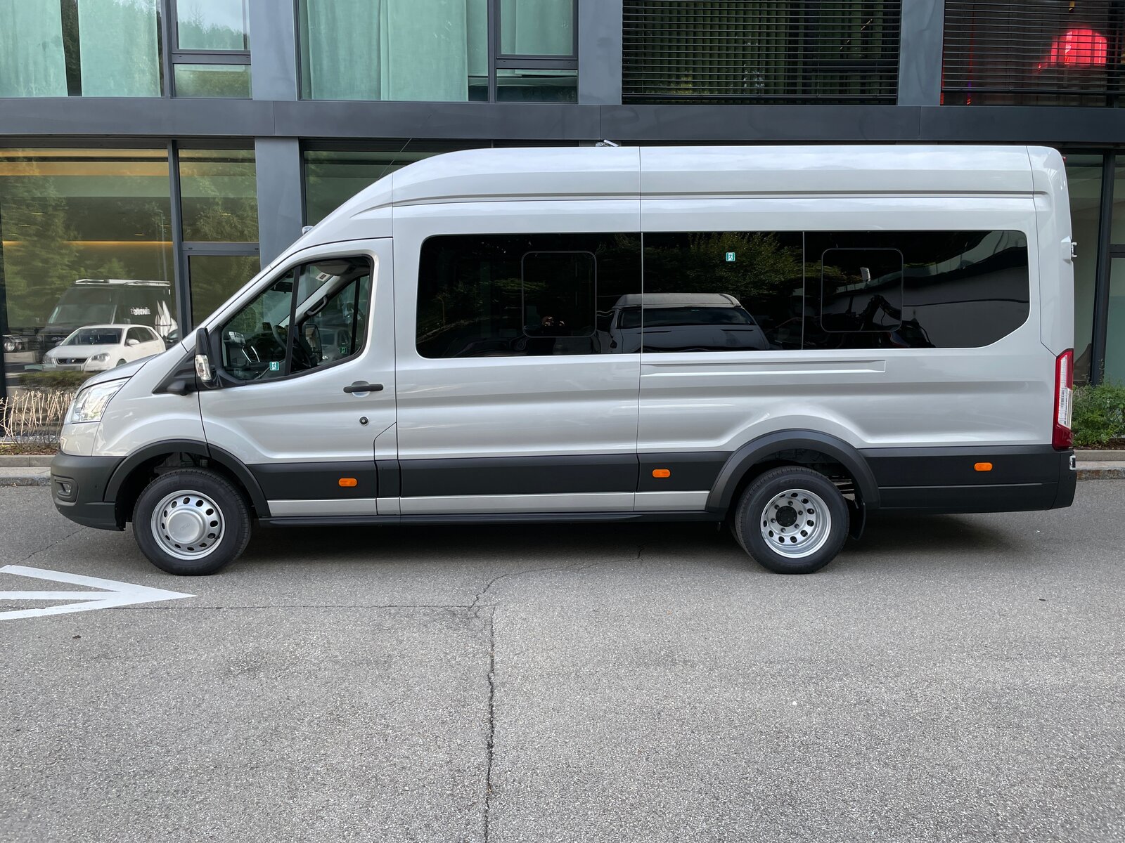 FORD Transit 460 L4H3 Trend RWD A 18-Sitzer mit Standheizung