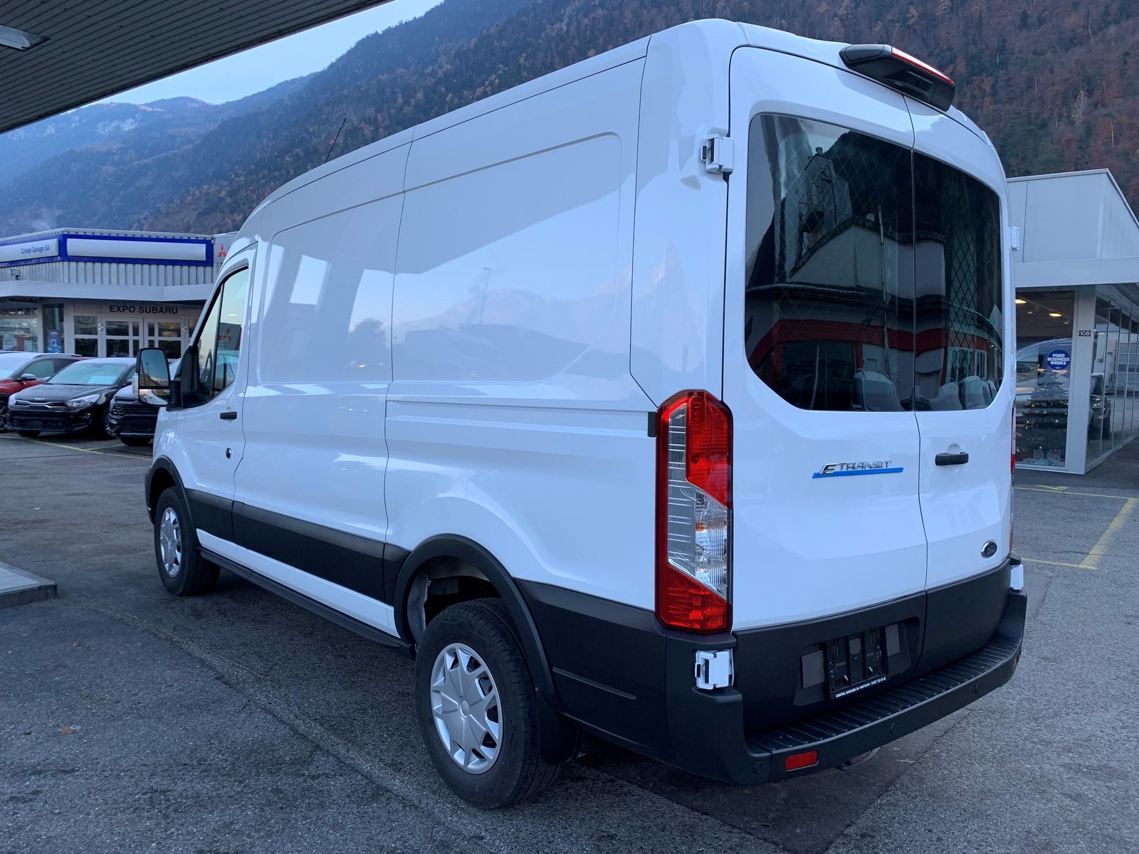 FORD E-Transit Van 350 L2H2 68kWh Trend, Electric, Second hand / Used, Automatic - 4
