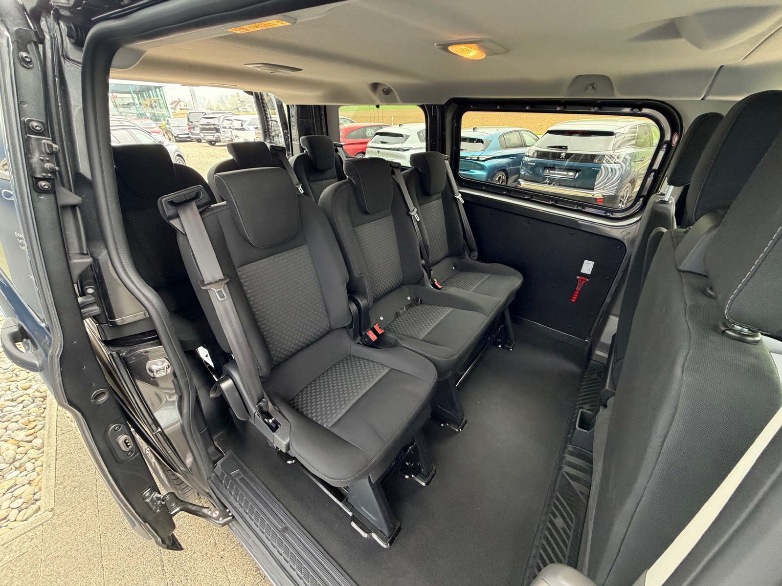 FORD Transit C Kombi 9 Plätzer, Anhängelast 2'800kg, Diesel, Second hand / Used, Automatic - 7