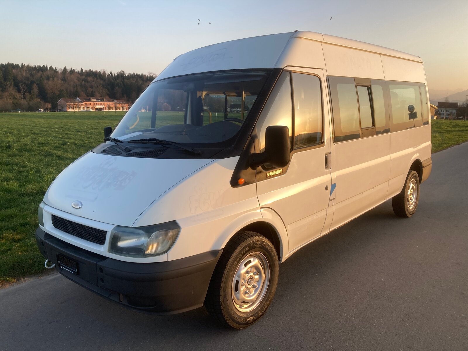 FORD Transit 2.4 TDCi Bus 14 Pl. mit Anhängerkupplung