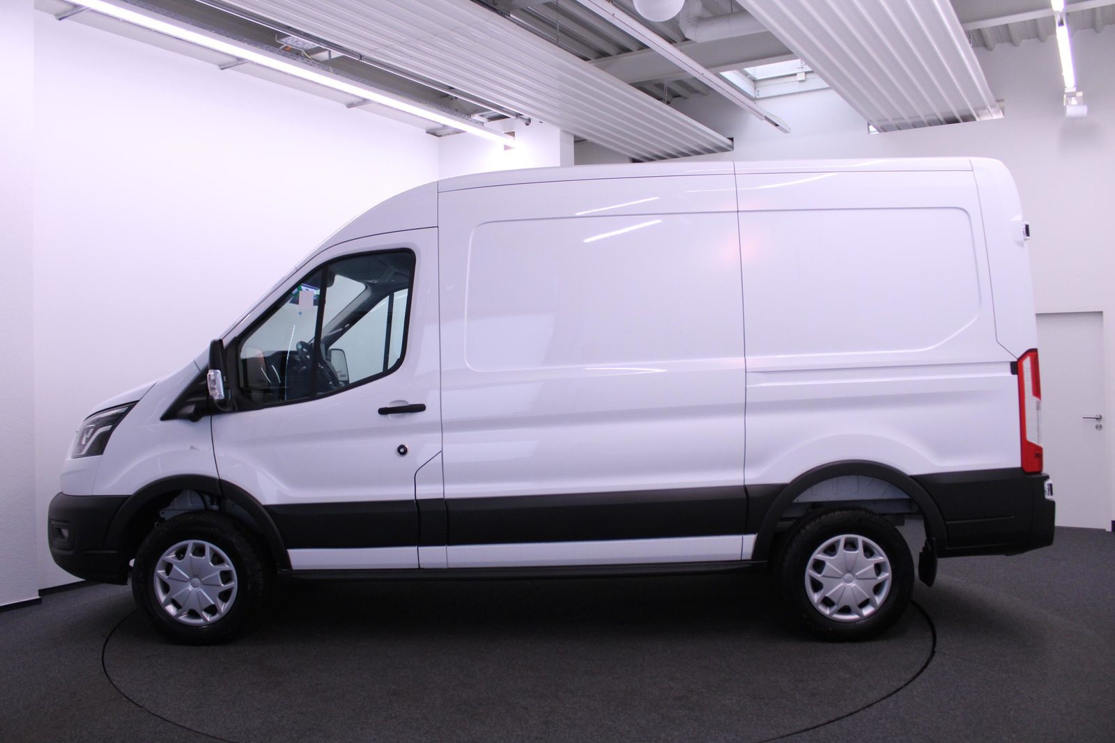 FORD E-Transit Van 350 L2H2 67kWh Trend, Elettrica, Auto dimostrativa, Automatico - 2