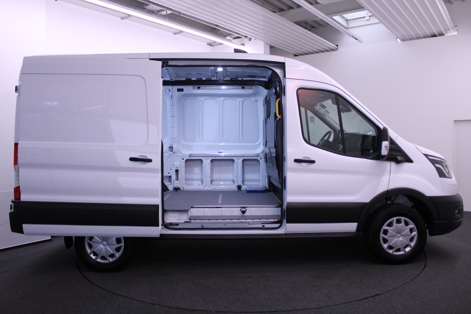 FORD E-Transit Van 350 L2H2 67kWh Trend, Elettrica, Auto dimostrativa, Automatico - 5