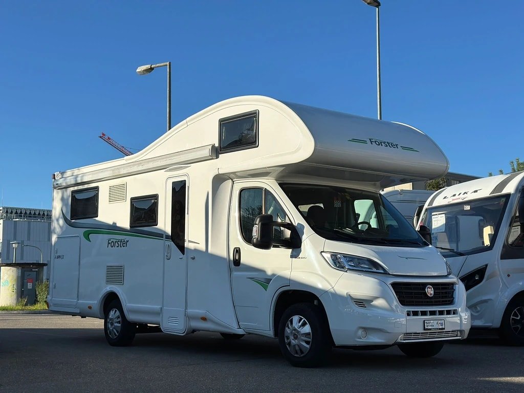 FORSTER A669 EB**Längsbett**5 Pers.**423Kg Nutzlast**6.90m Länge**