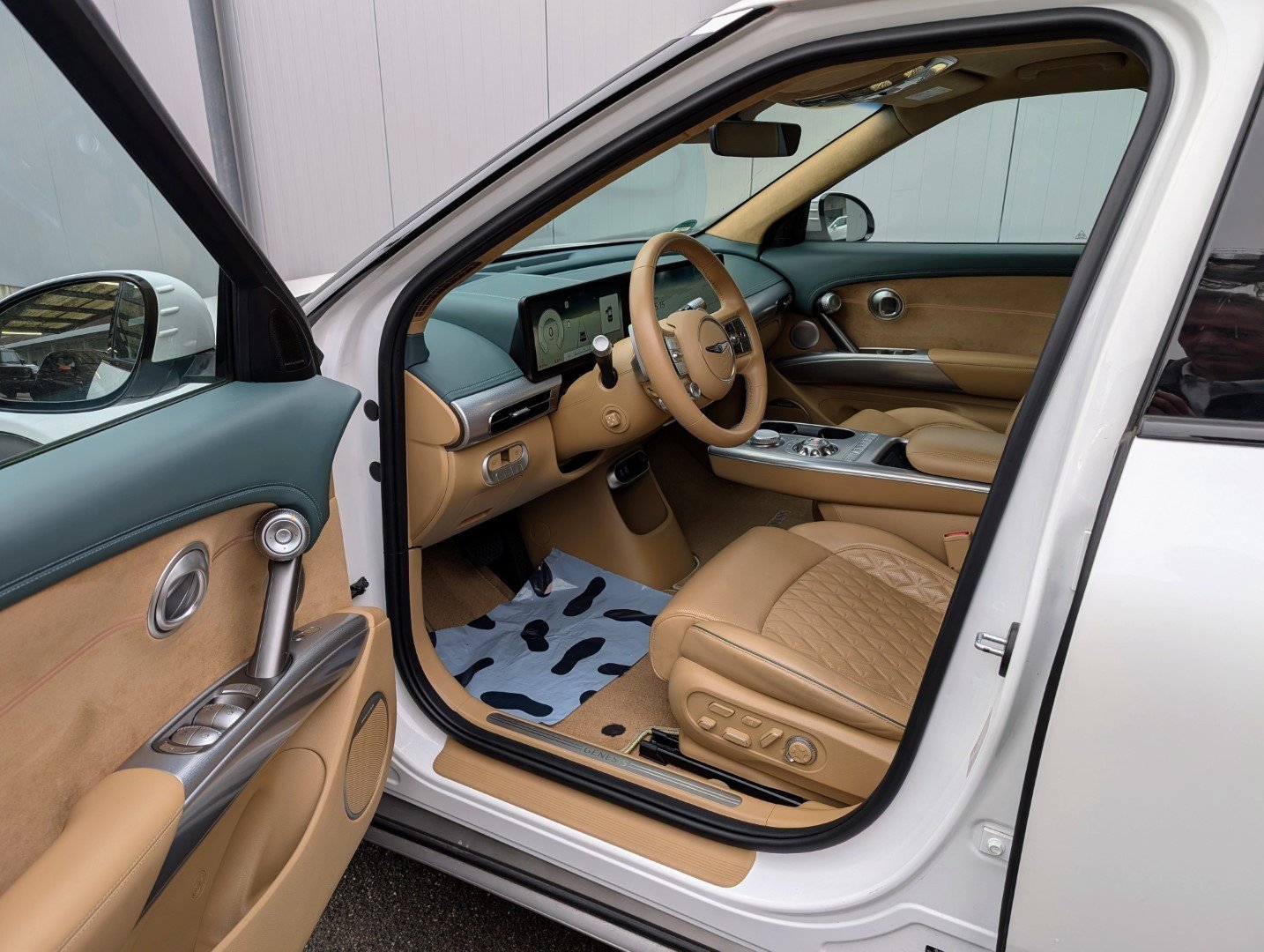 GENESIS GV60 77.4 kWh Sport AWD, Électrique, Occasion / Utilisé, Automatique - 3
