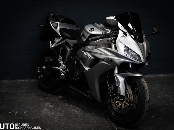 HONDA CBR 1000 RR, Essence, Occasion / Utilisé, Manuelle