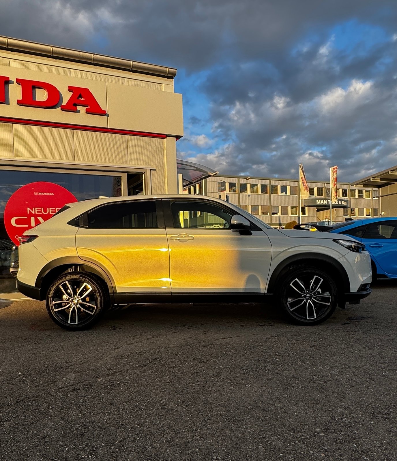 HONDA HR-V 1.5i-MMD Elegance CVT, Hybride Intégral Essence/Électricité, Voiture nouvelle, Automatique - 4