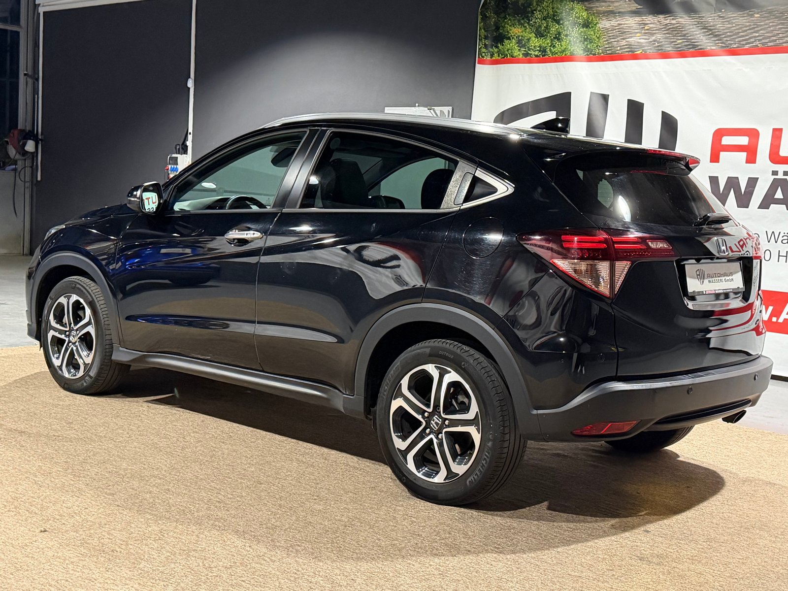 HONDA HR-V 1.5i-VTEC Executive CVT, Petrol, Second hand / Used, Automatic - 3