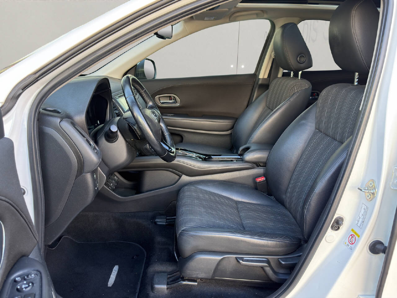 HONDA HR-V 1.5i-VTEC Elegance, Benzin, Occasion / Gebraucht, Automatik - 4