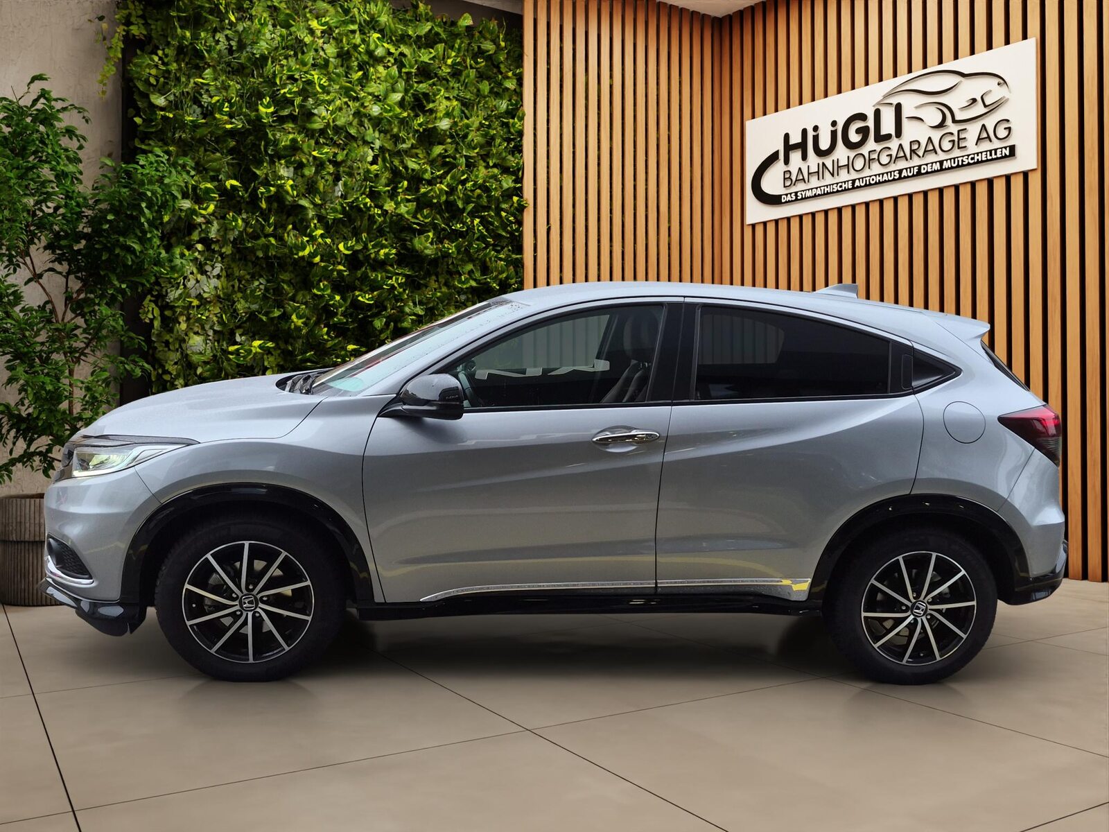 HONDA HR-V 1.5 VTEC Turbo, Petrol, Second hand / Used, Automatic - 2