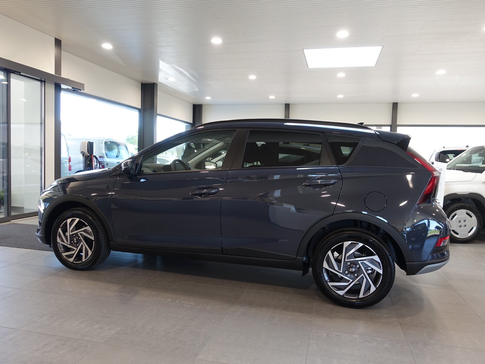 HYUNDAI Bayon 1.0 T-GDi Amplia DCT inkl. 4 Aluwinterräder Safe Tec, Benzin, Vorführwagen, Automatik - 2