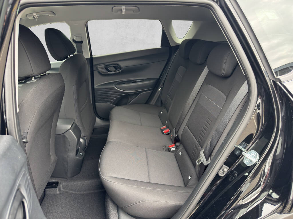HYUNDAI Bayon 1.0 T-GDi Amplia, Petrol, Ex-demonstrator, Automatic - 7