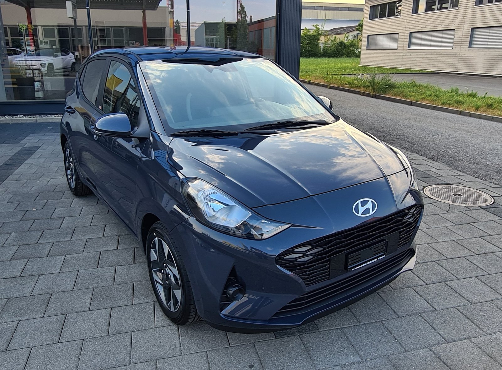 HYUNDAI i10 1.2 Amplia Aut., Benzin, Neuwagen, Automatik - 2