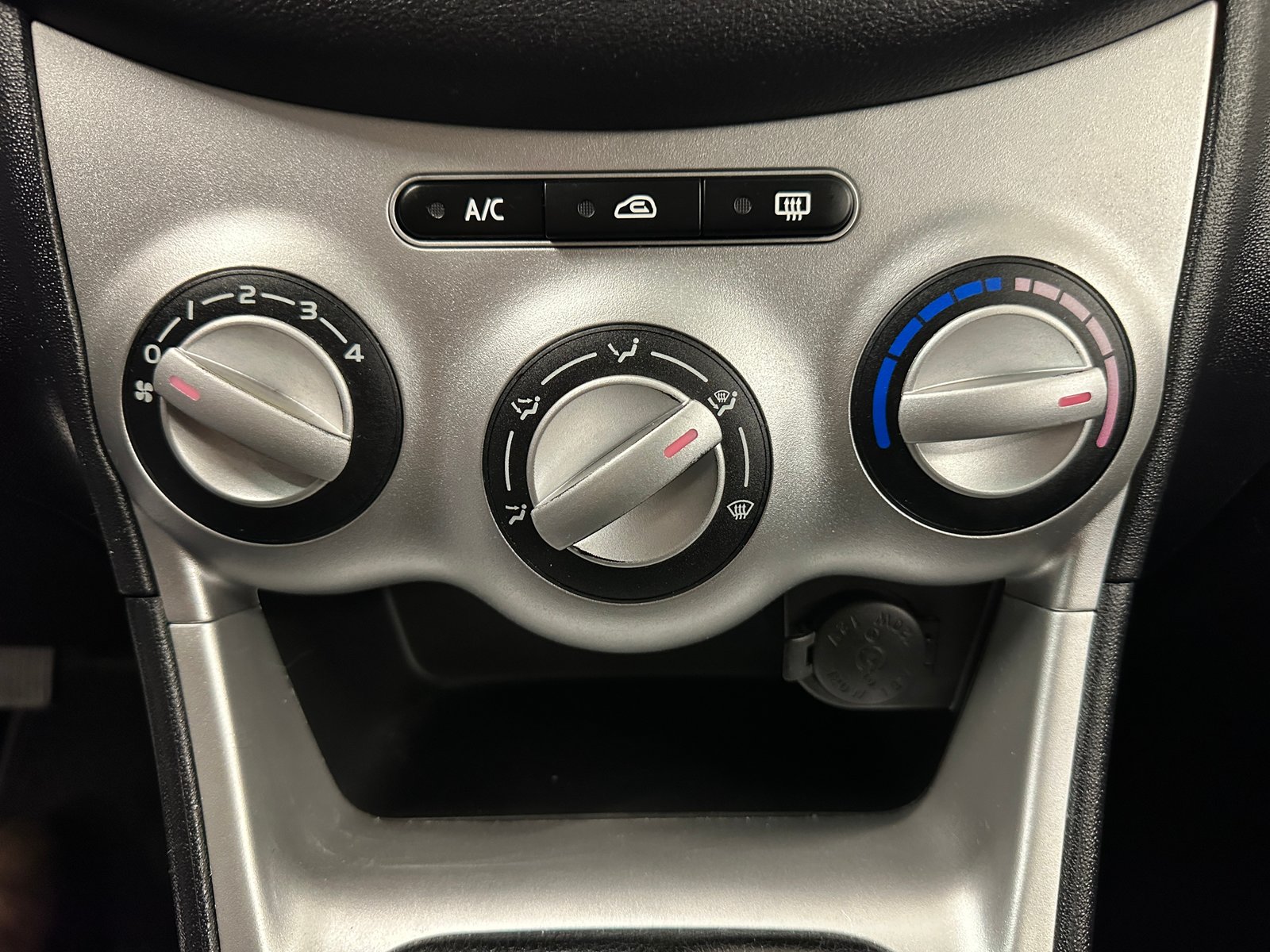 HYUNDAI i10 1.1 Style, Essence, Occasion / Utilisé, Manuelle - 7