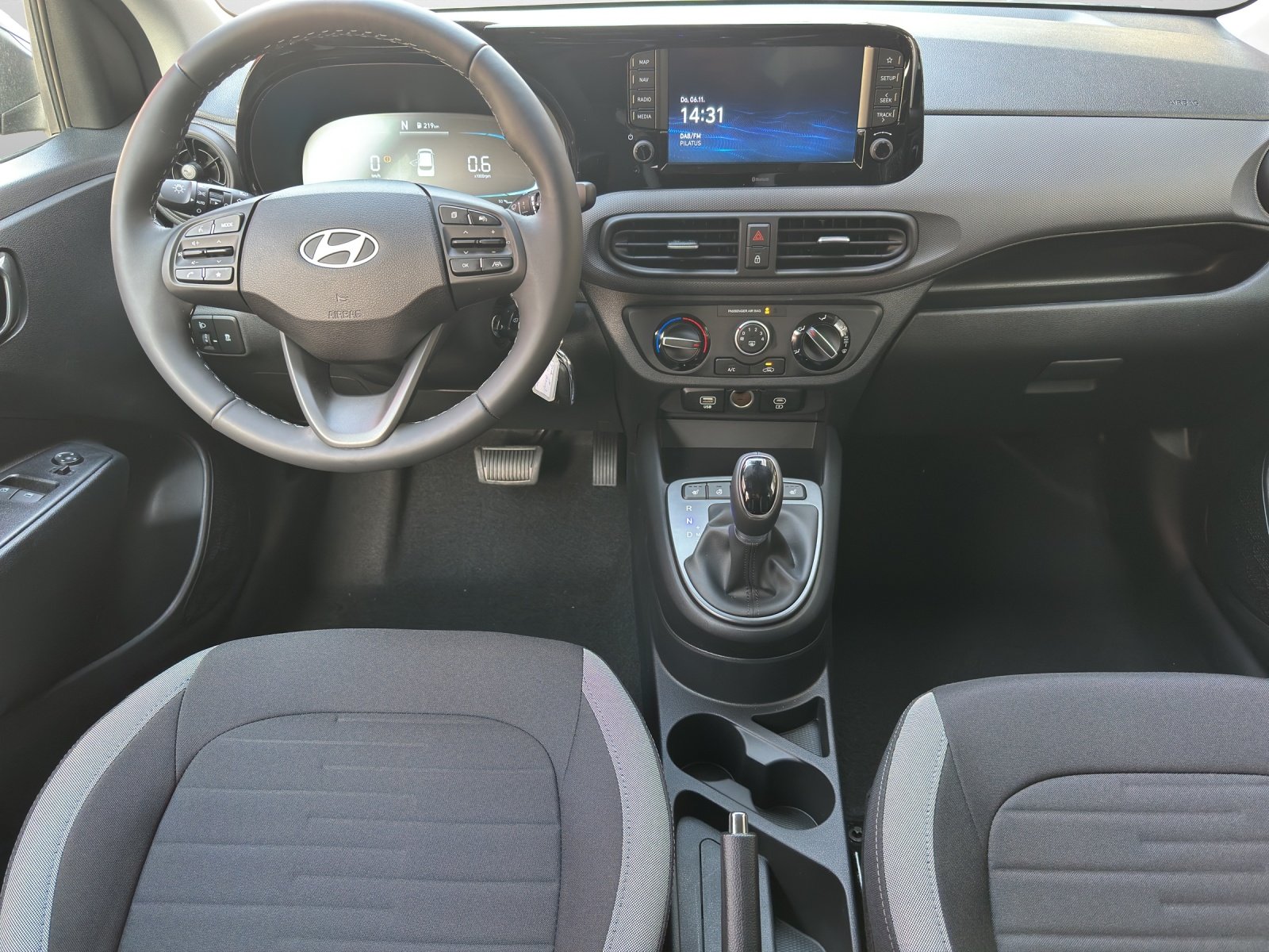 HYUNDAI i10 1.2 Amplia, Essence, Voiture nouvelle, Automatique - 6