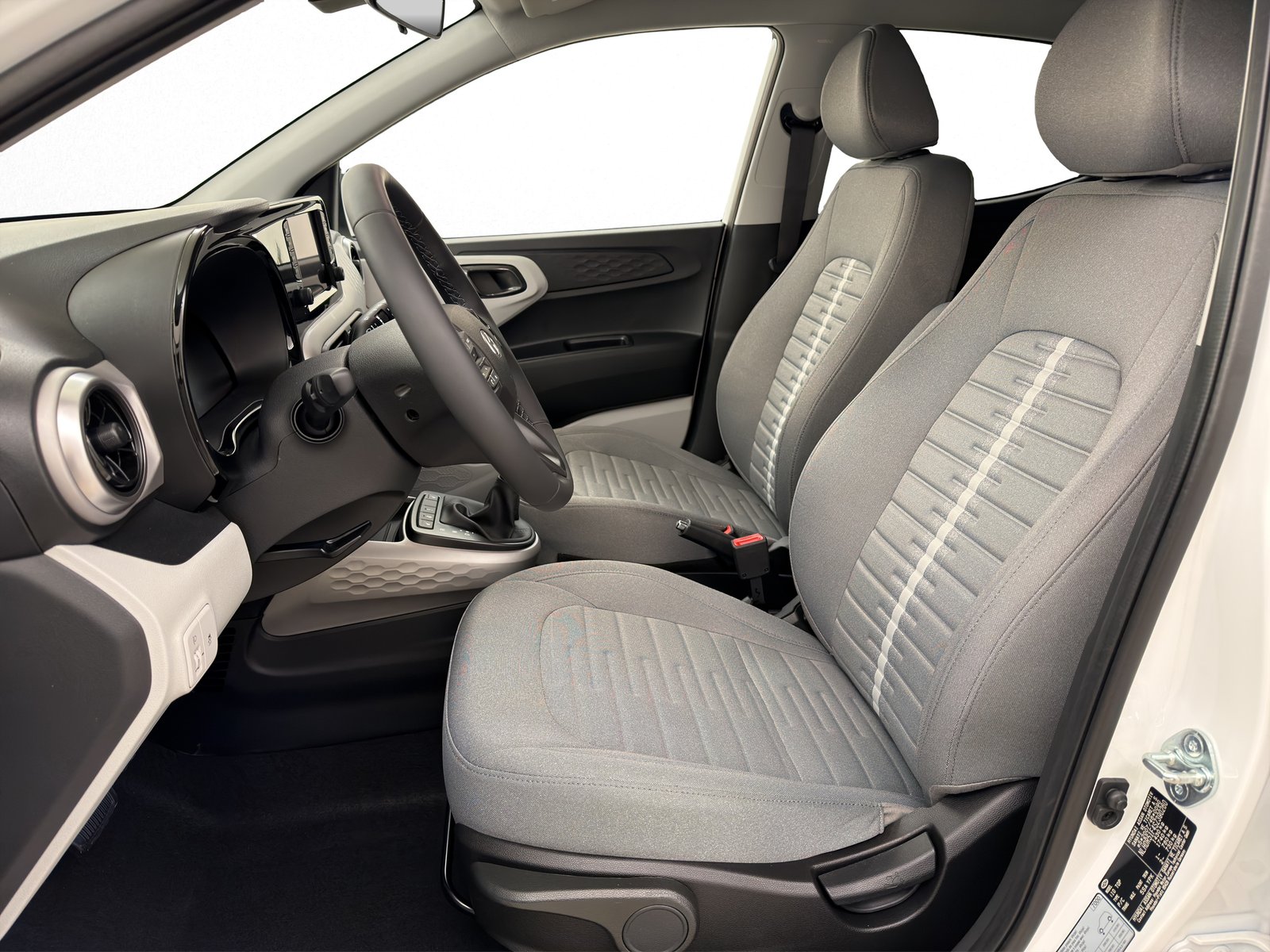 HYUNDAI i10 1.2 Vertex, Petrol, New car, Automatic - 2