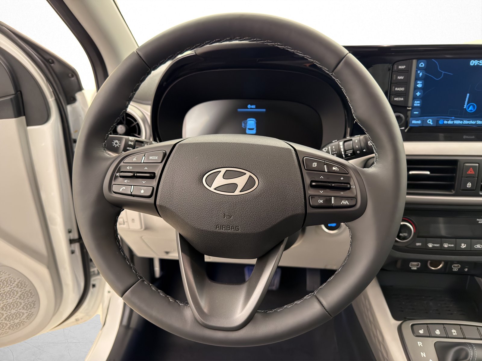 HYUNDAI i10 1.2 Vertex, Petrol, New car, Automatic - 6