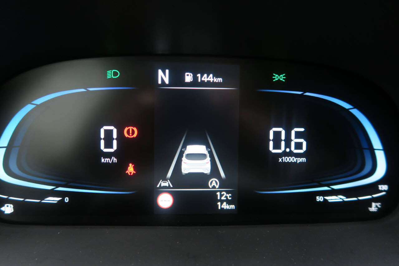 HYUNDAI i10 1.2 Amplia, Benzin, Occasion / Gebraucht, Automat - 7