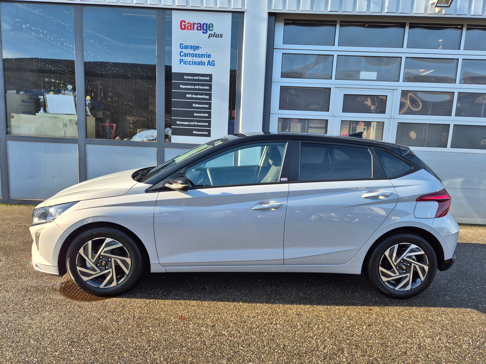 HYUNDAI i20 1.0 T-GDi Amplia DCT, Petrol, New car, Automatic - 2