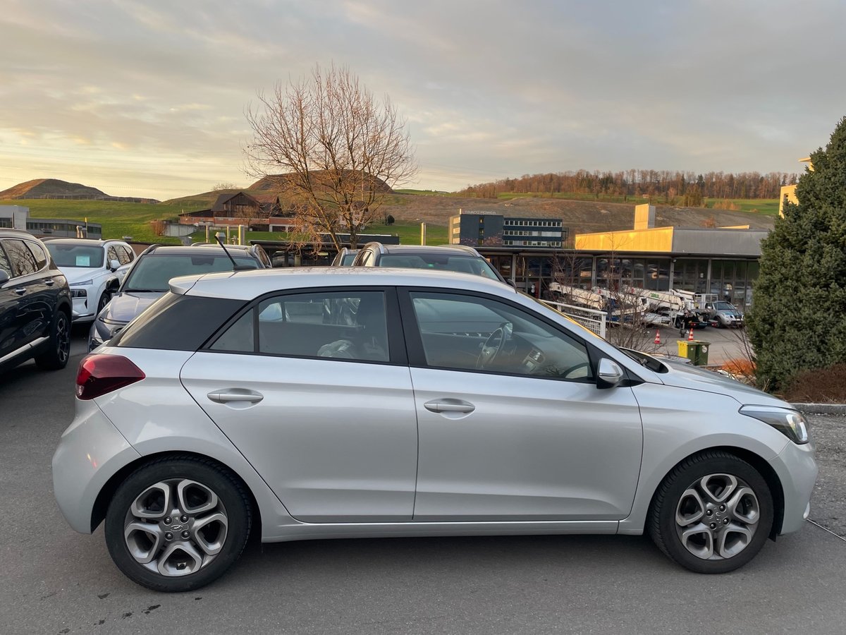 HYUNDAI i20 1.0 T-GDi Amplia DCT, Benzin, Occasion / Gebraucht, Automatik - 4
