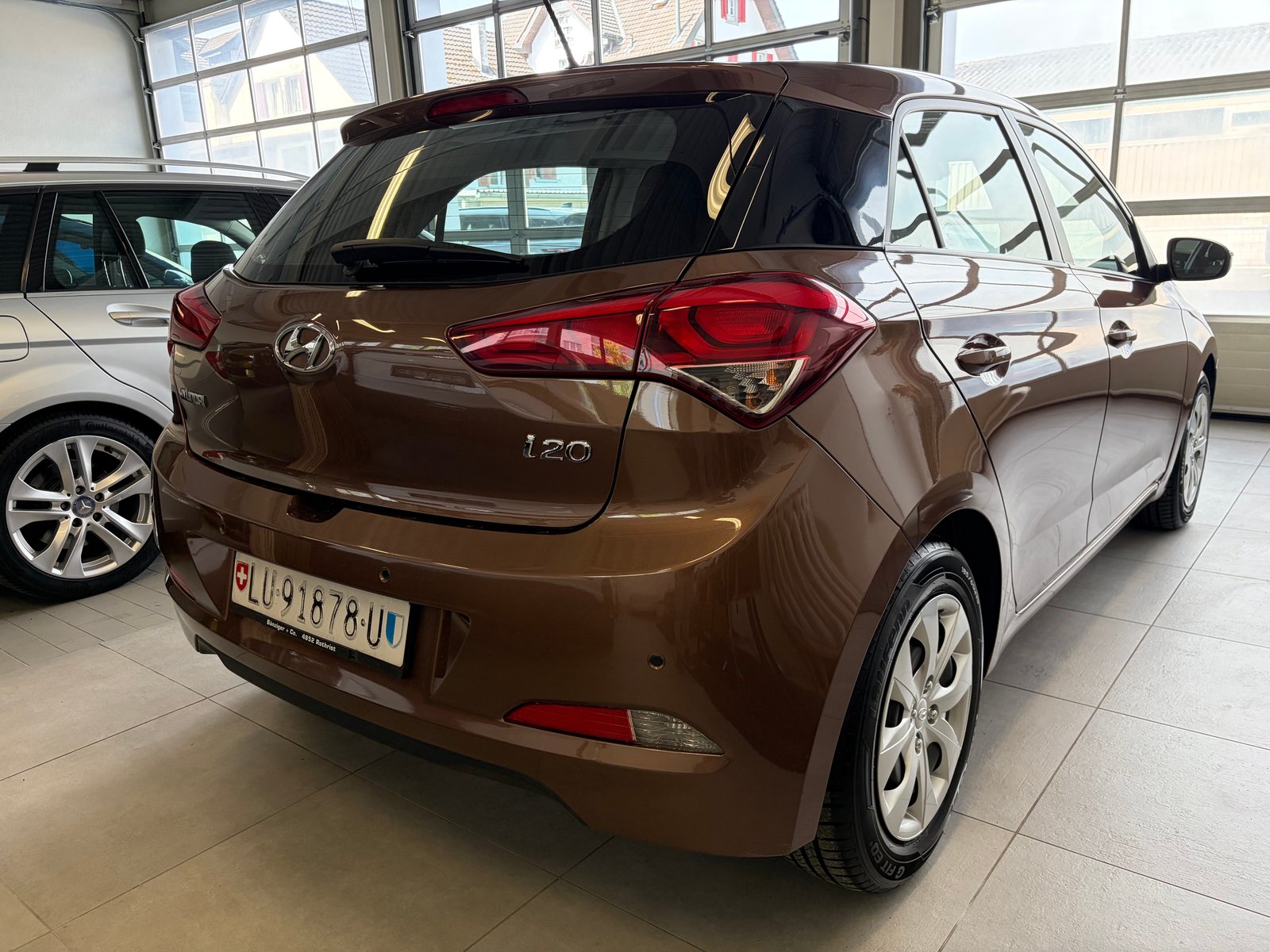 HYUNDAI i20 1.4 Amplia Automatic, Essence, Occasion / Utilisé, Automatique - 2